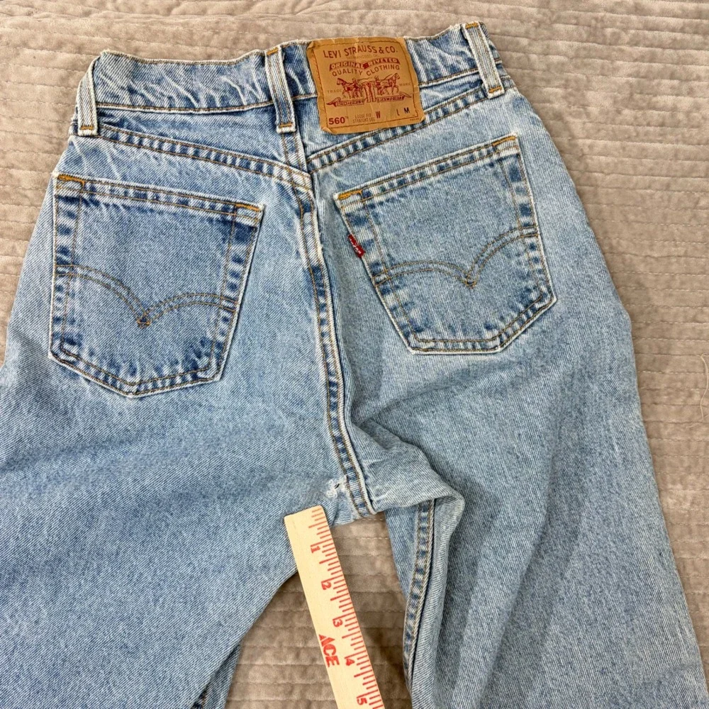 Vintage Levis 560 Loose Fit Straight Leg Jeans Light Wash Made in USA Size 3 Med
